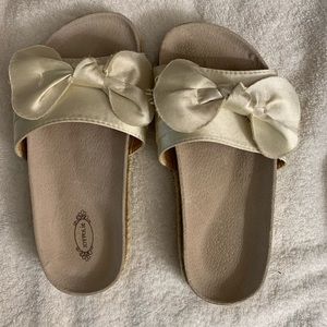 Youth 2 - summer slides satin bow